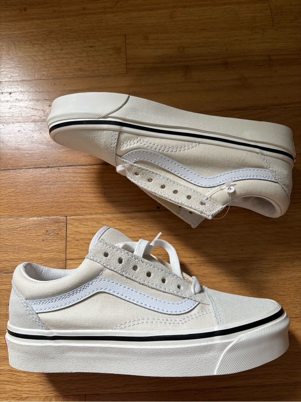 Vans Style 36 Cream White Low Top Sneakers Women's 5 / men’s 3.5 NWOT